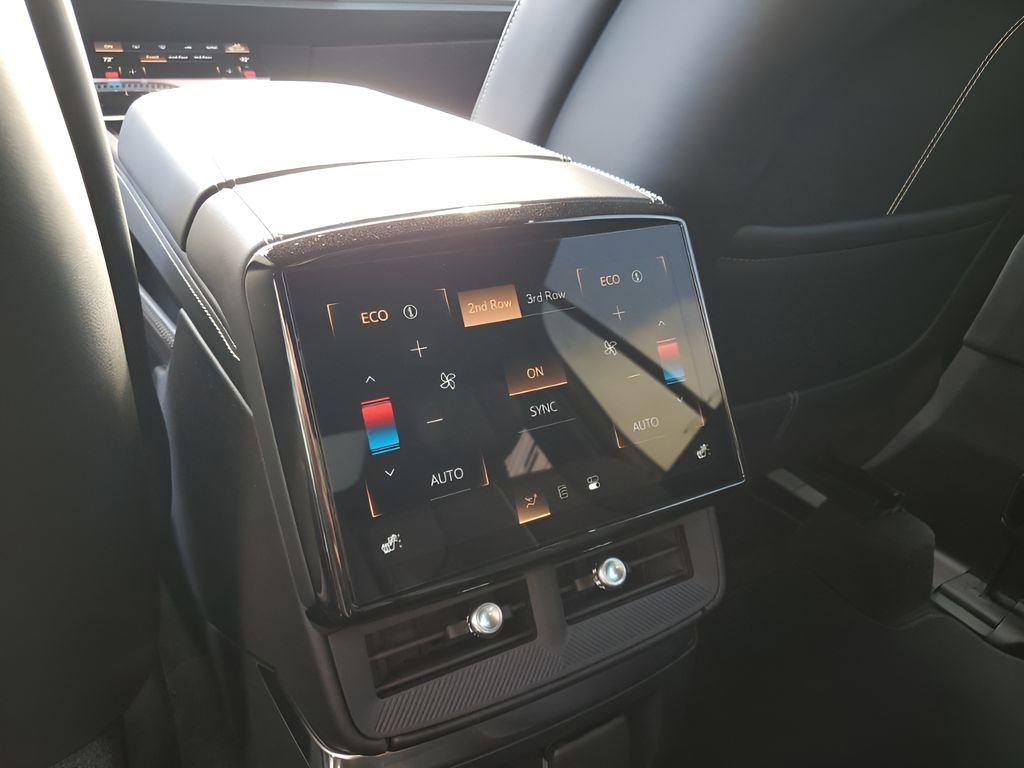 New 2026 Cadillac Vistiq Sport image 21