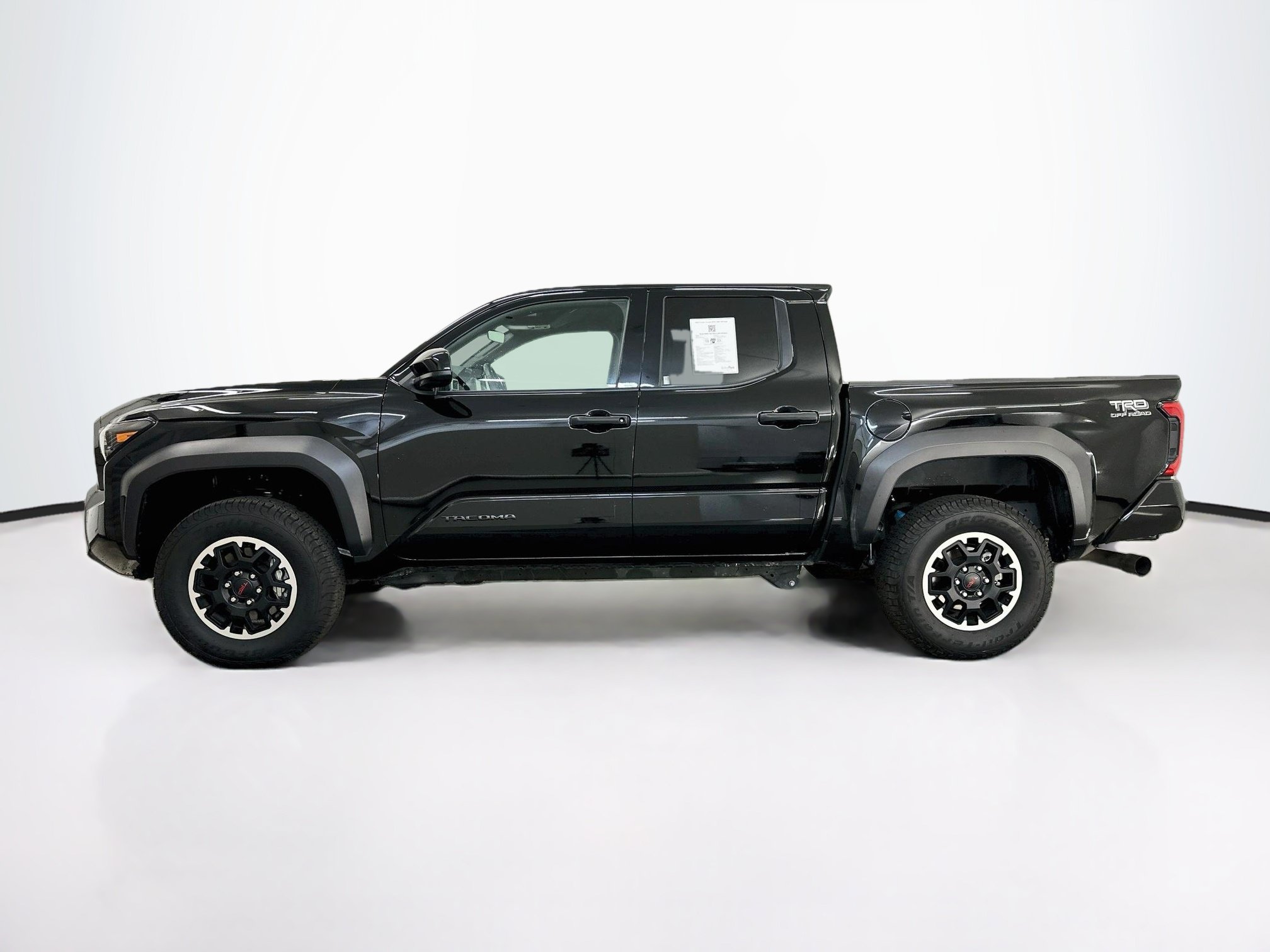 Used 2025 Toyota Tacoma TRD Off-Road AWD/4WD image 4