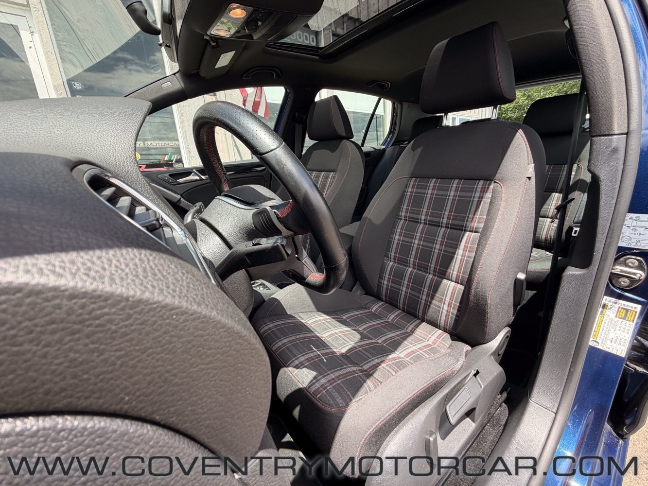 Used 2012 Volkswagen Golf 4-Door FWD image 28