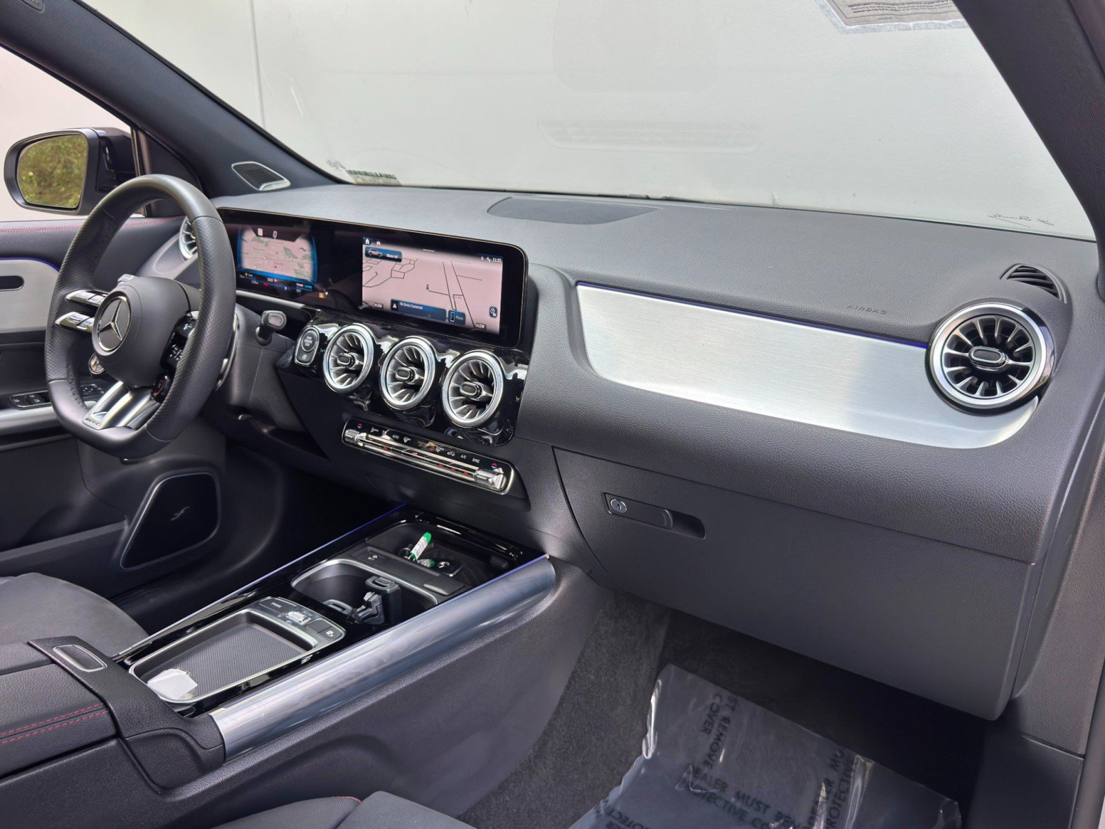 Used 2025 Mercedes-Benz GLA 35 AMG 4MATIC w/ Exclusive Trim Package image 15