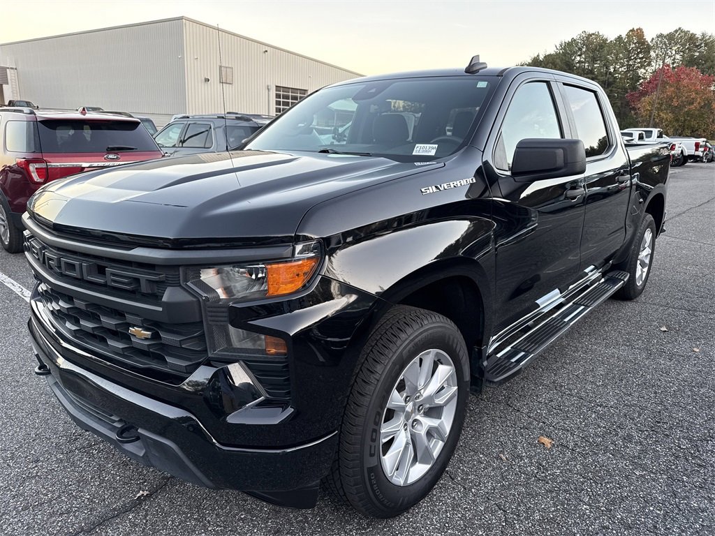 Used 2022 Chevrolet Silverado 1500 Custom image 3