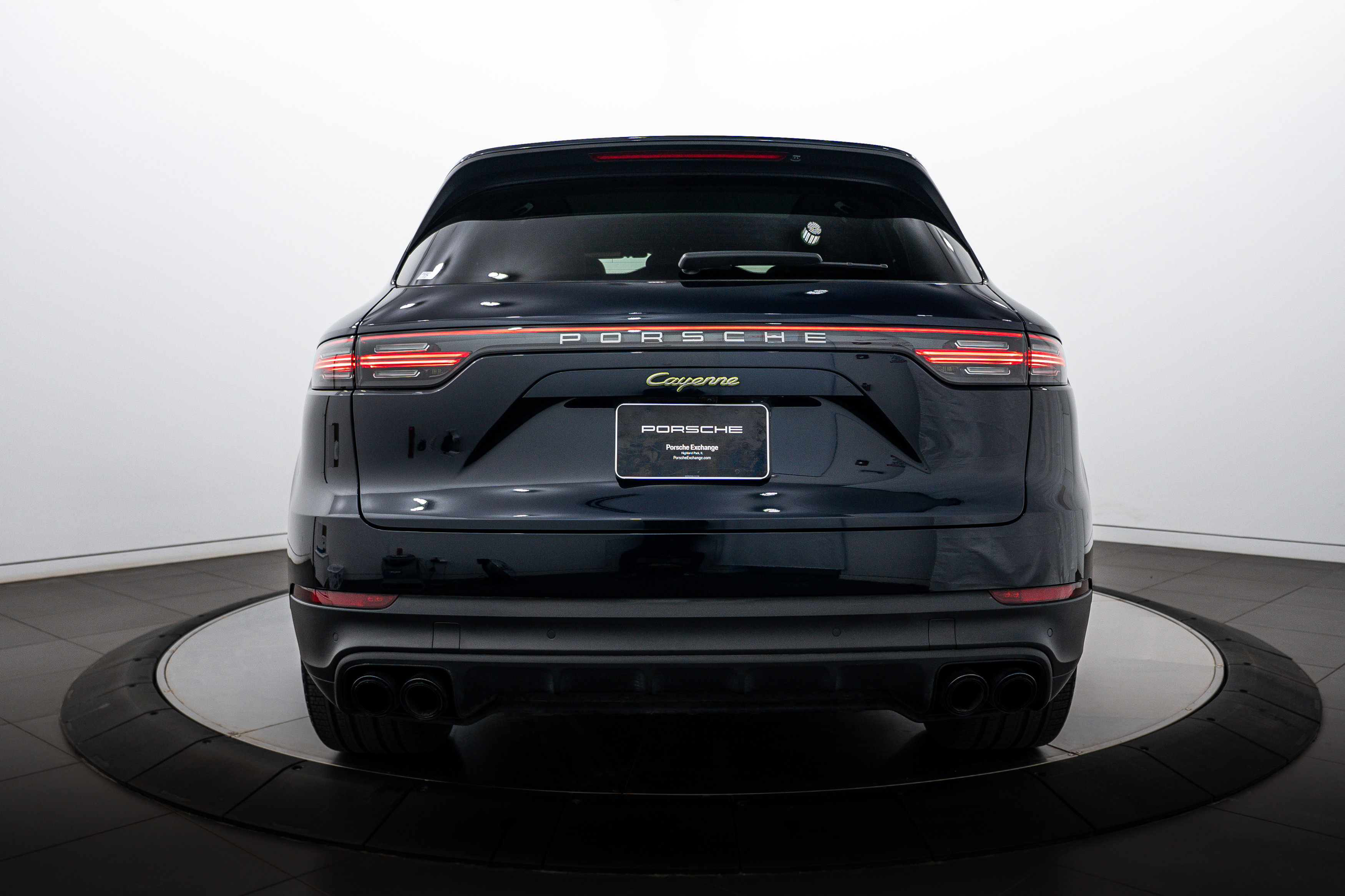 Certified 2023 Porsche Cayenne Platinum Edition image 6