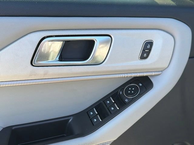 Used 2025 Ford Explorer Active w/ Active Comfort Package RWD image 23
