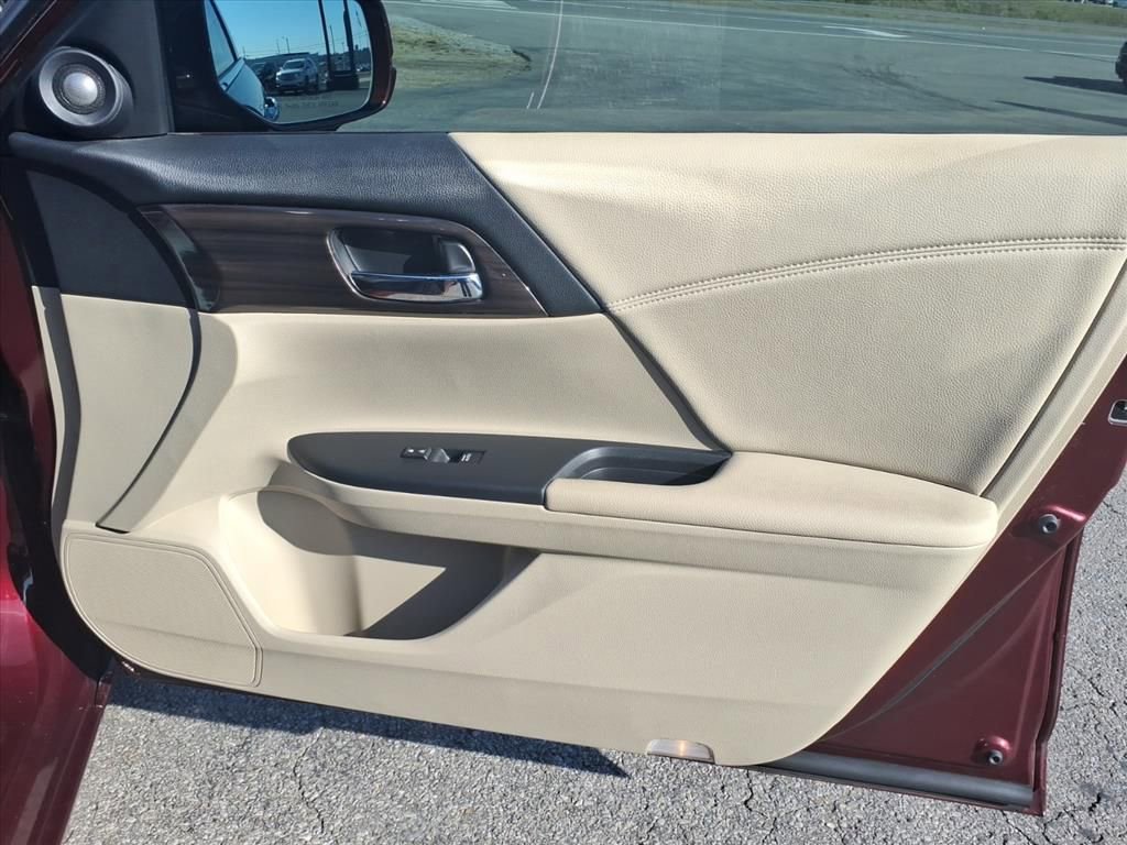 Used 2017 Honda Accord EX-L image 10
