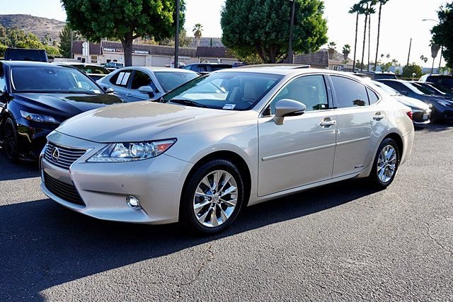 Used 2014 Lexus ES 300h w/ Luxury Package w/Bamboo Trim FWD image 9