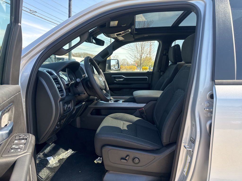 New 2026 RAM 1500 4x4 Crew Cab image 19