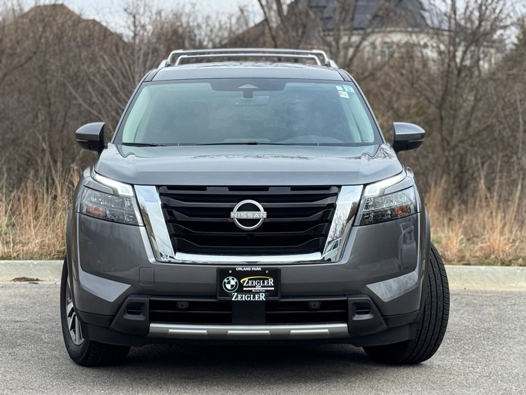 Certified 2025 Nissan Pathfinder SL image 2