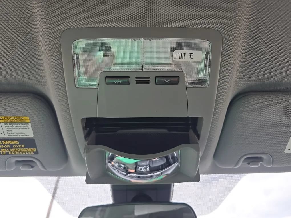 Used 2019 Toyota Highlander LE AWD/4WD image 33