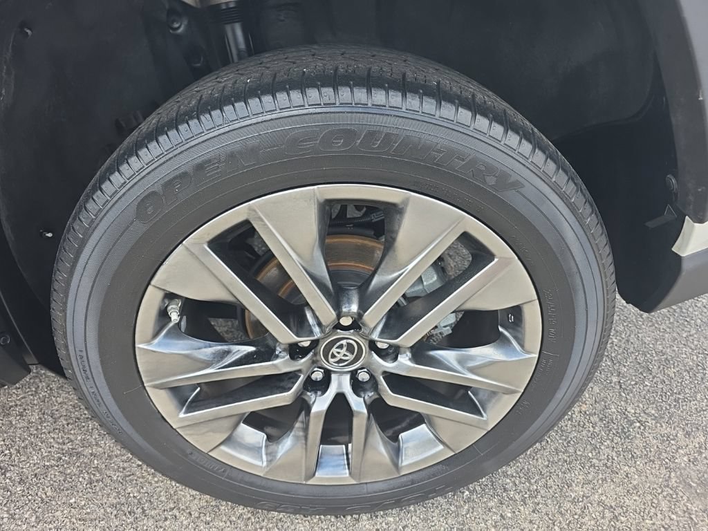 Used 2019 Toyota RAV4 Limited FWD image 8
