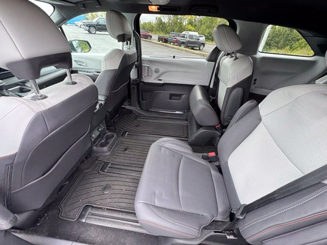 Used 2023 Toyota Sienna XSE w/ XSE Plus Package FWD image 18