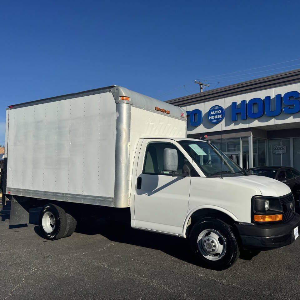 Used 2010 Chevrolet Express 3500 RWD image 35