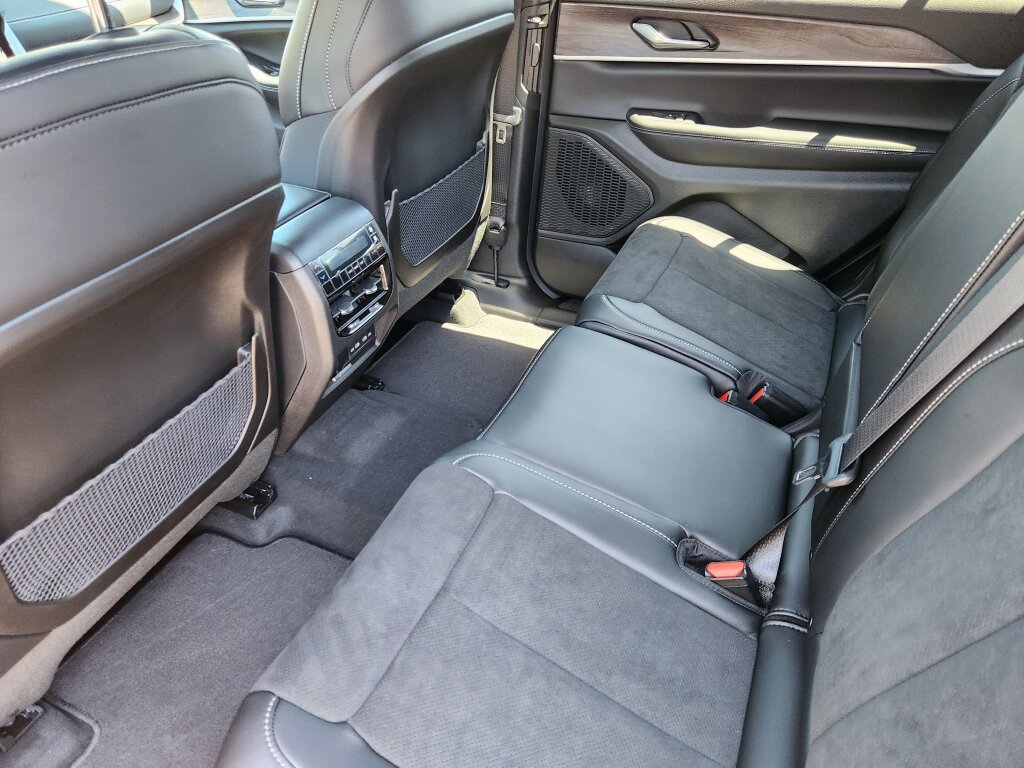 New 2026 Jeep Grand Cherokee L Altitude AWD/4WD image 10