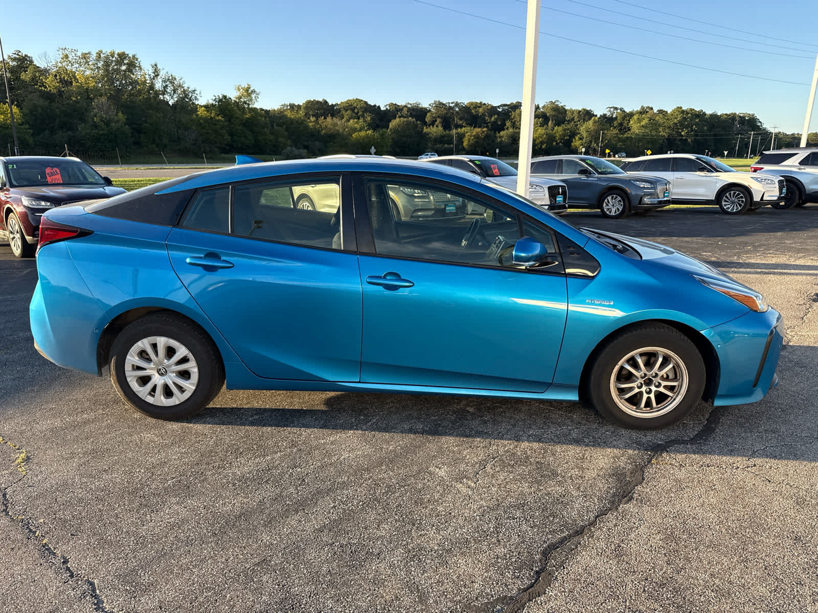 Used 2019 Toyota Prius LE FWD image 2