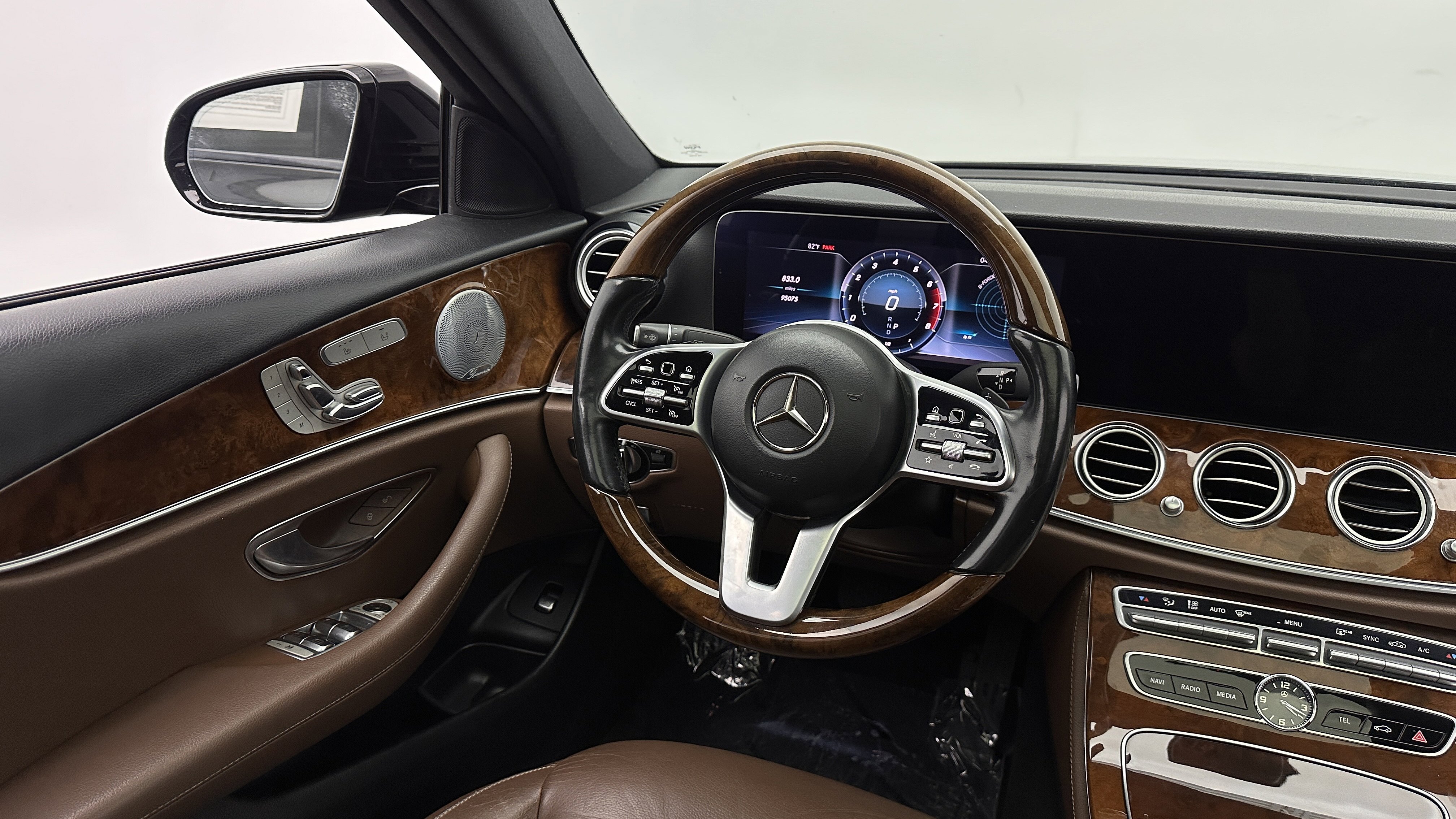 Used 2019 Mercedes-Benz E 300 w/ Premium 1 Package image 28