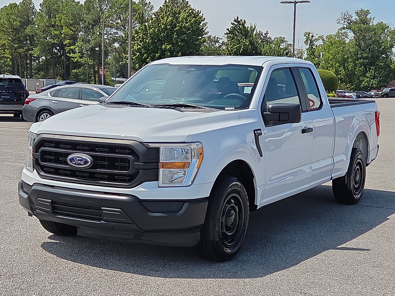 Used 2022 Ford F150 XL w/ Equipment Group 101A High RWD image 2