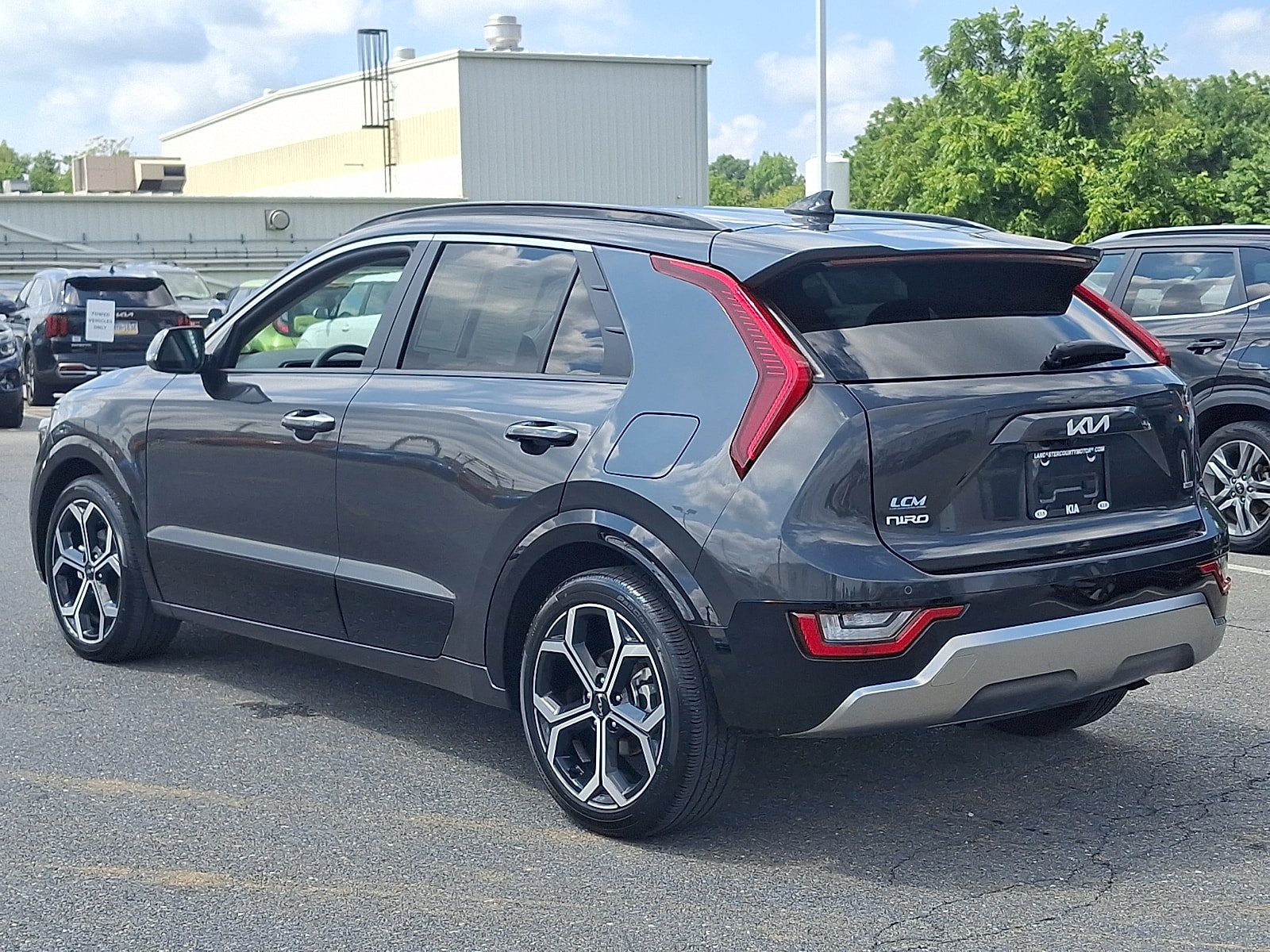 Used 2025 Kia Niro SX Touring FWD image 6