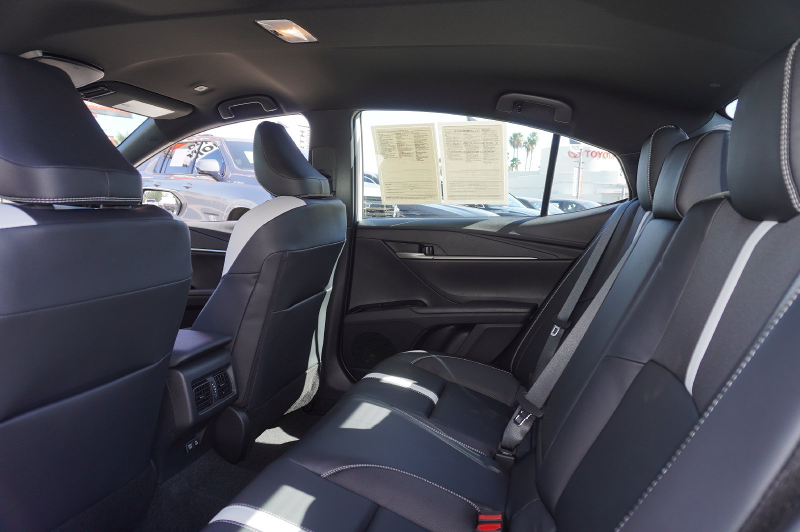 Used 2026 Toyota Camry SE w/ Convenience Package FWD image 8