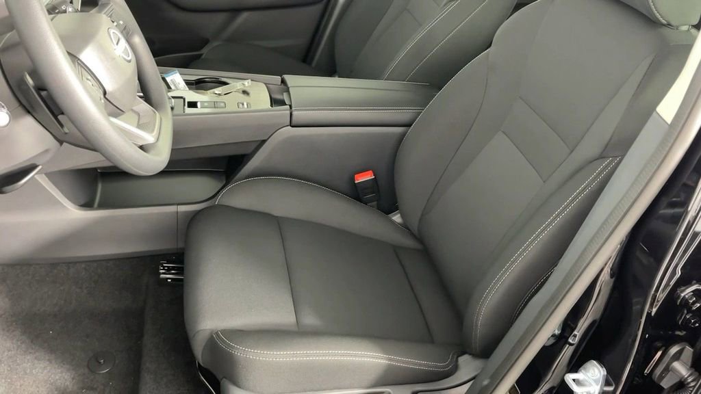 New 2025 Nissan Rogue S image 12