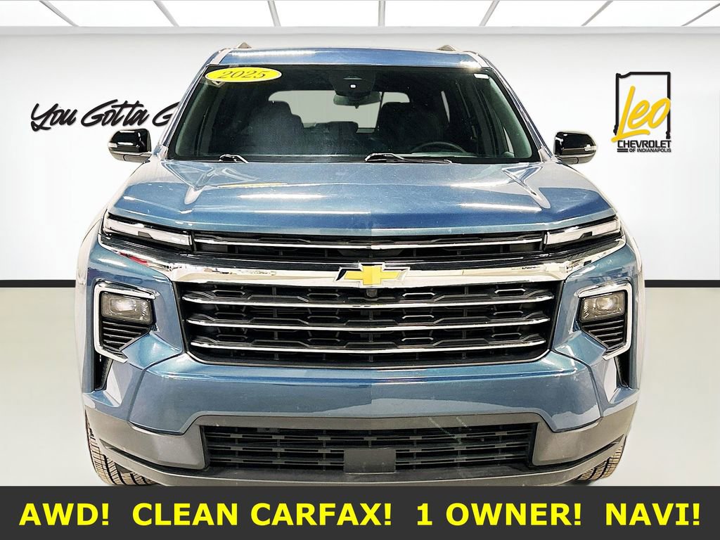 Used 2025 Chevrolet Traverse LT image 2