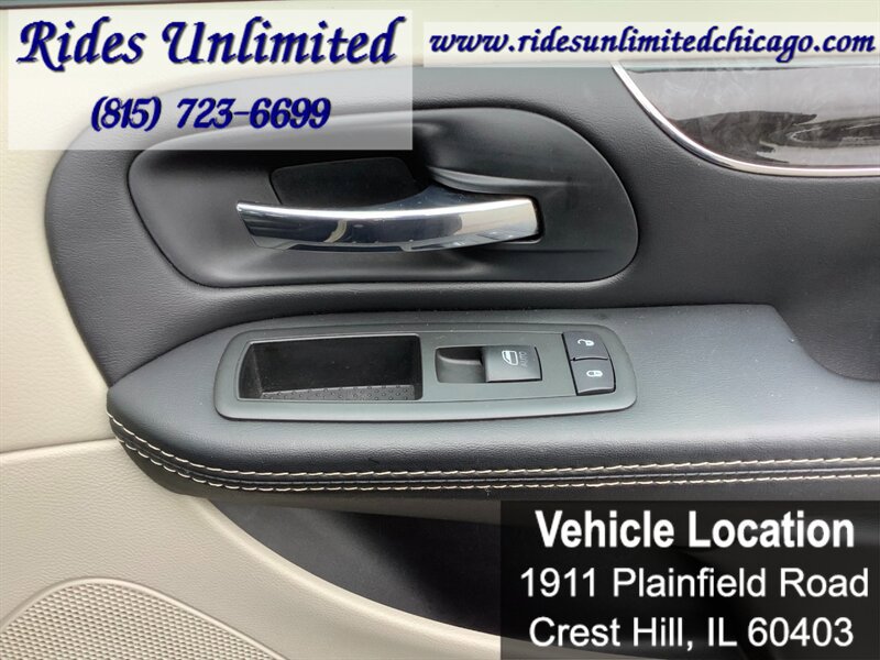 Used 2015 Chrysler Town & Country Touring-L w/ Driver Convenience Group FWD image 35