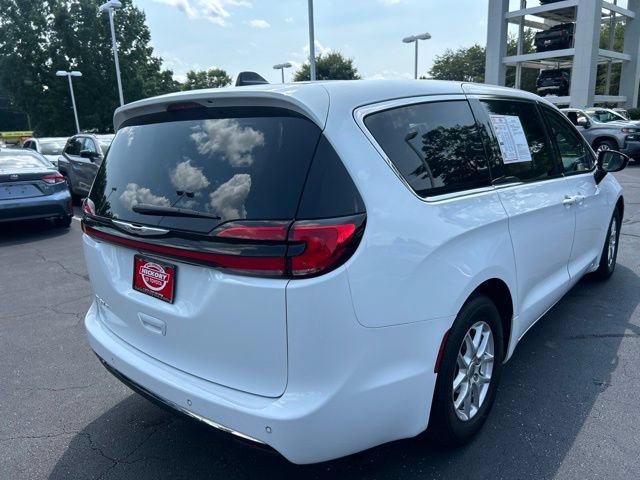 Used 2024 Chrysler Pacifica Touring-L FWD image 7