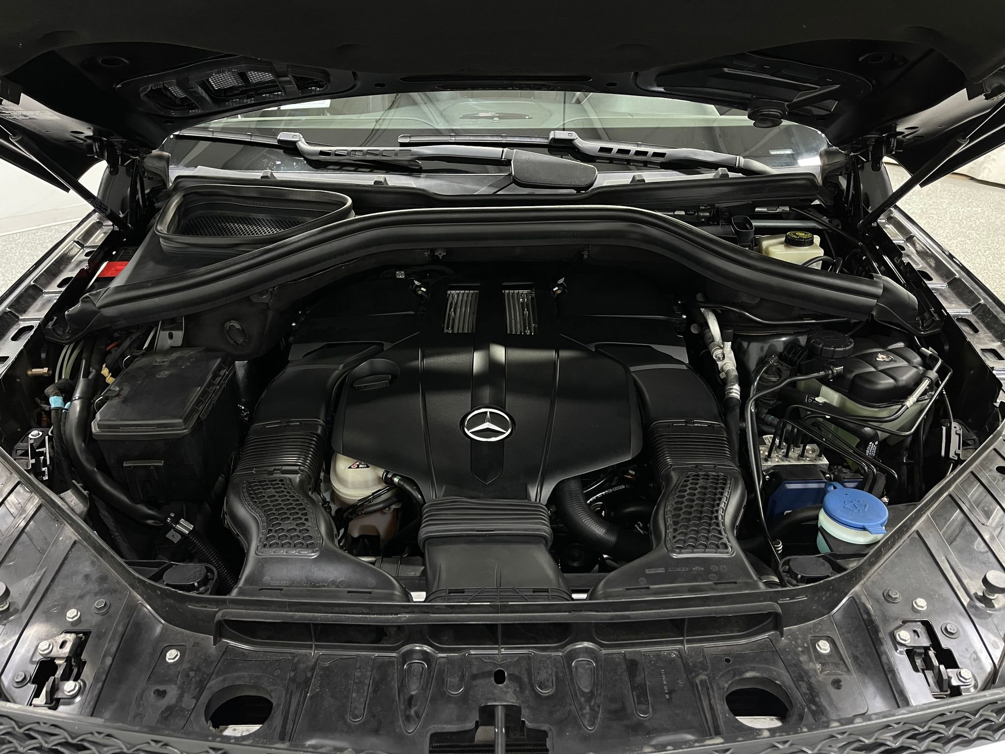 Used 2016 Mercedes-Benz GL 450 4MATIC w/ Premium I Package image 29