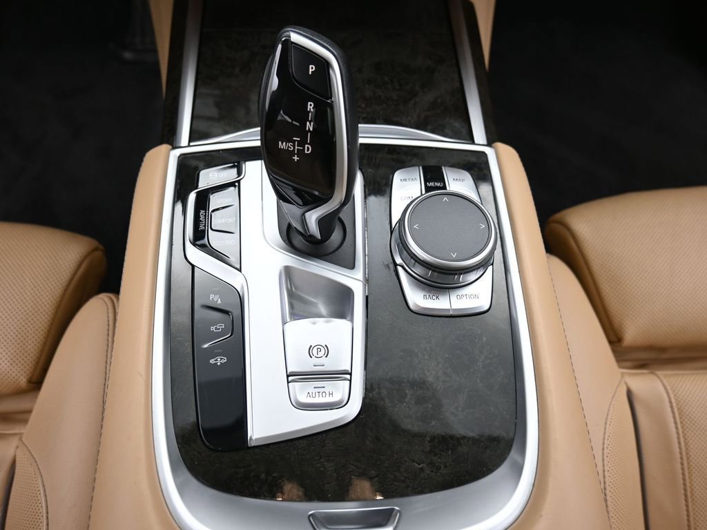 Used 2022 BMW 740i xDrive w/ Premium Package image 13