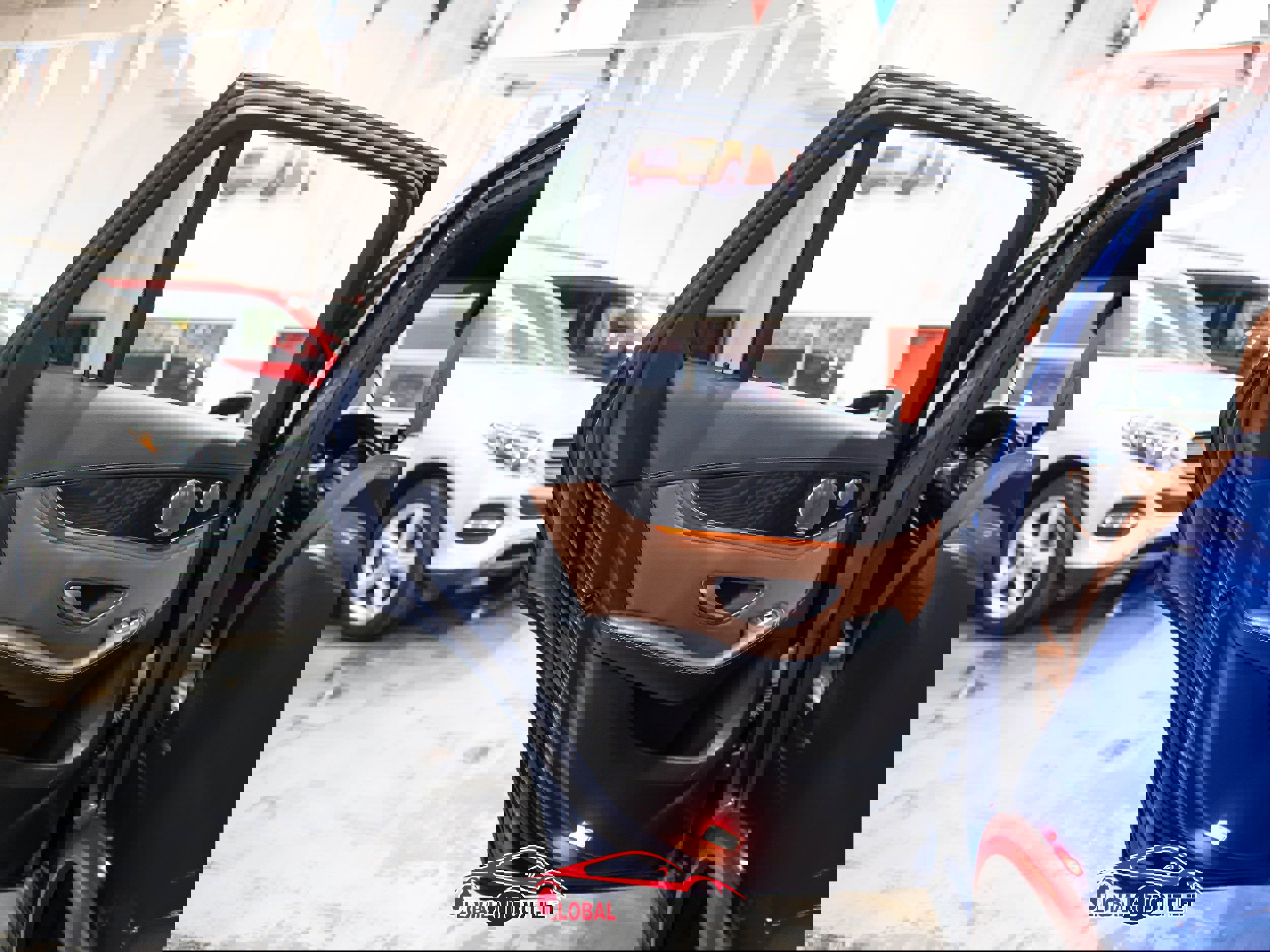 Used 2018 Mercedes-Benz GLC 300 4MATIC w/ Multimedia Package image 43