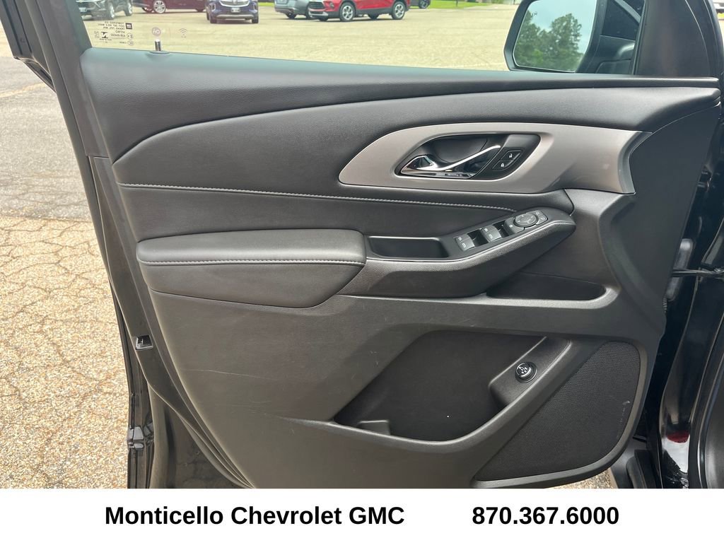 Used 2023 Chevrolet Traverse LT FWD image 9