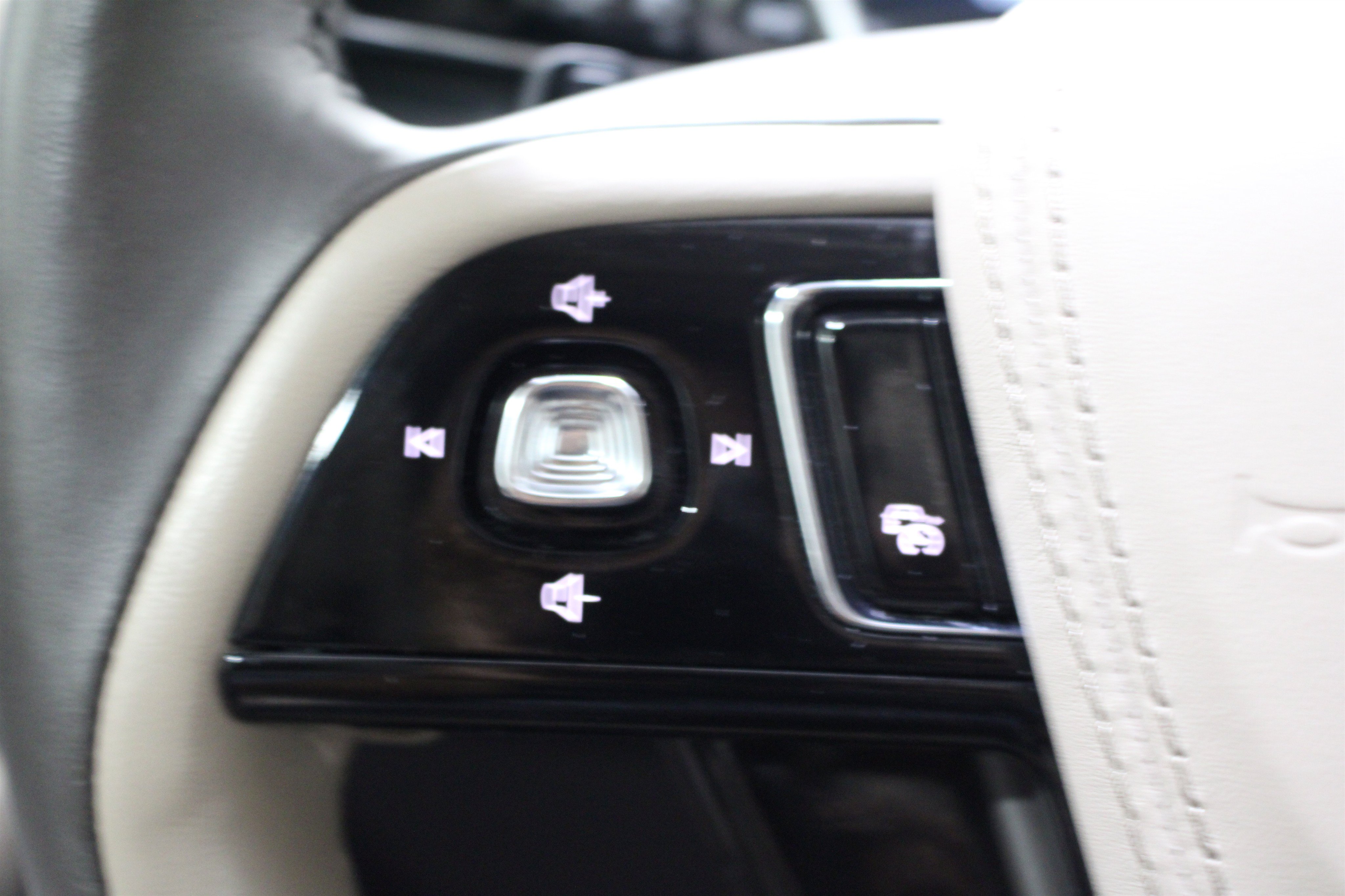 Used 2023 Lincoln Aviator Reserve w/ Equipment Group 201A AWD/4WD image 12