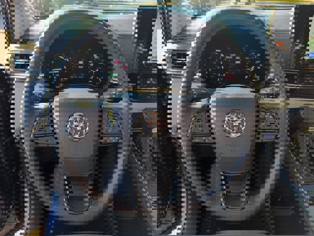 Used 2025 Toyota Sienna LE w/ LE Plus Package image 24