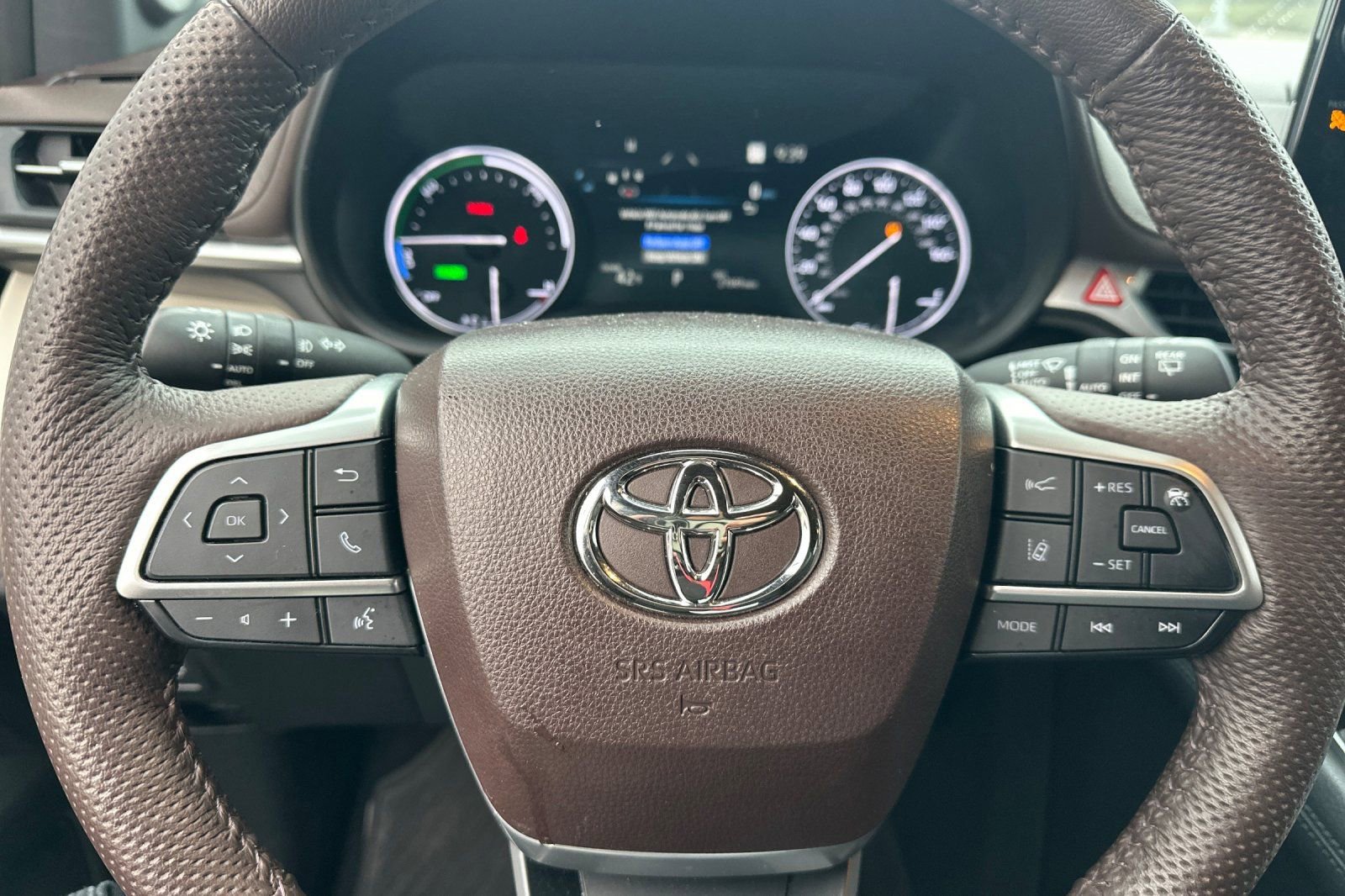 Used 2023 Toyota Sienna Platinum image 35