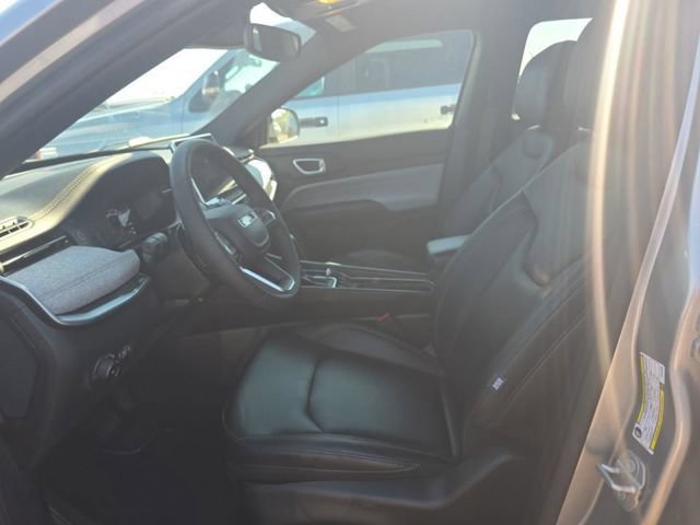 Used 2023 Jeep Compass Latitude AWD/4WD image 5