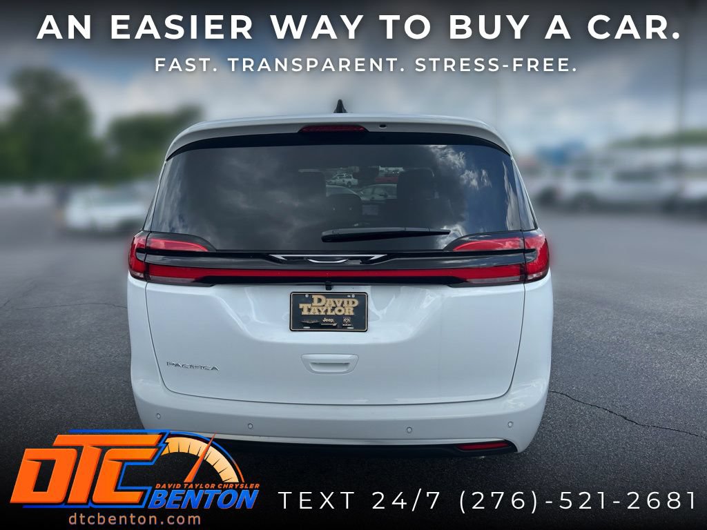 New 2027 Chrysler Pacifica Select FWD image 4