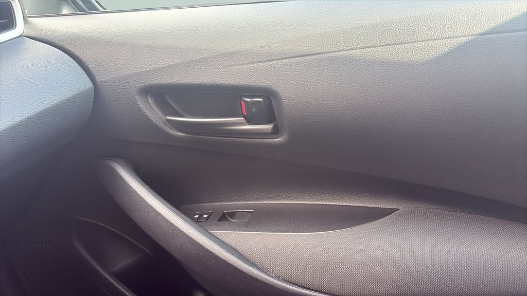 Used 2025 Toyota Corolla LE FWD image 16