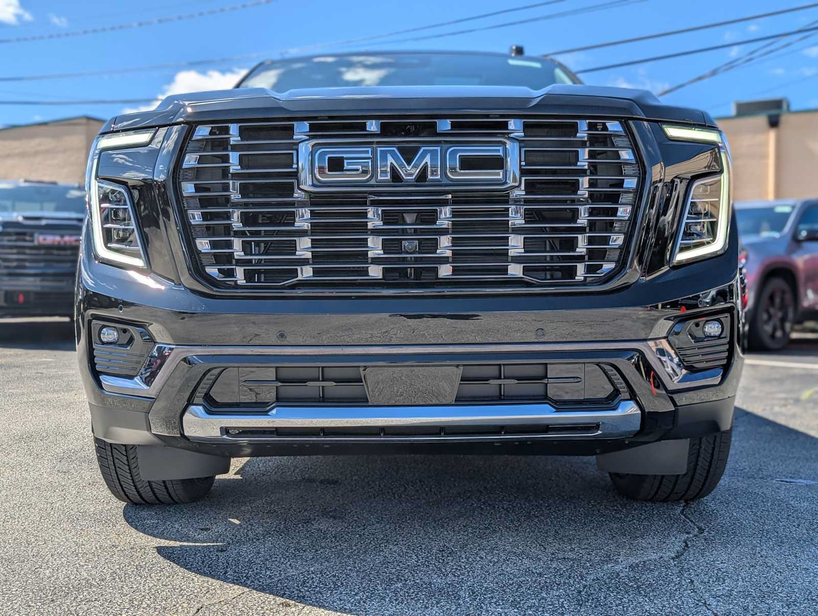 New 2026 GMC Yukon Denali Ultimate w/ LPO, Floor Liner Package AWD/4WD image 2