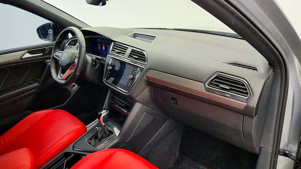 Used 2024 Volkswagen Tiguan SE R-Line image 23