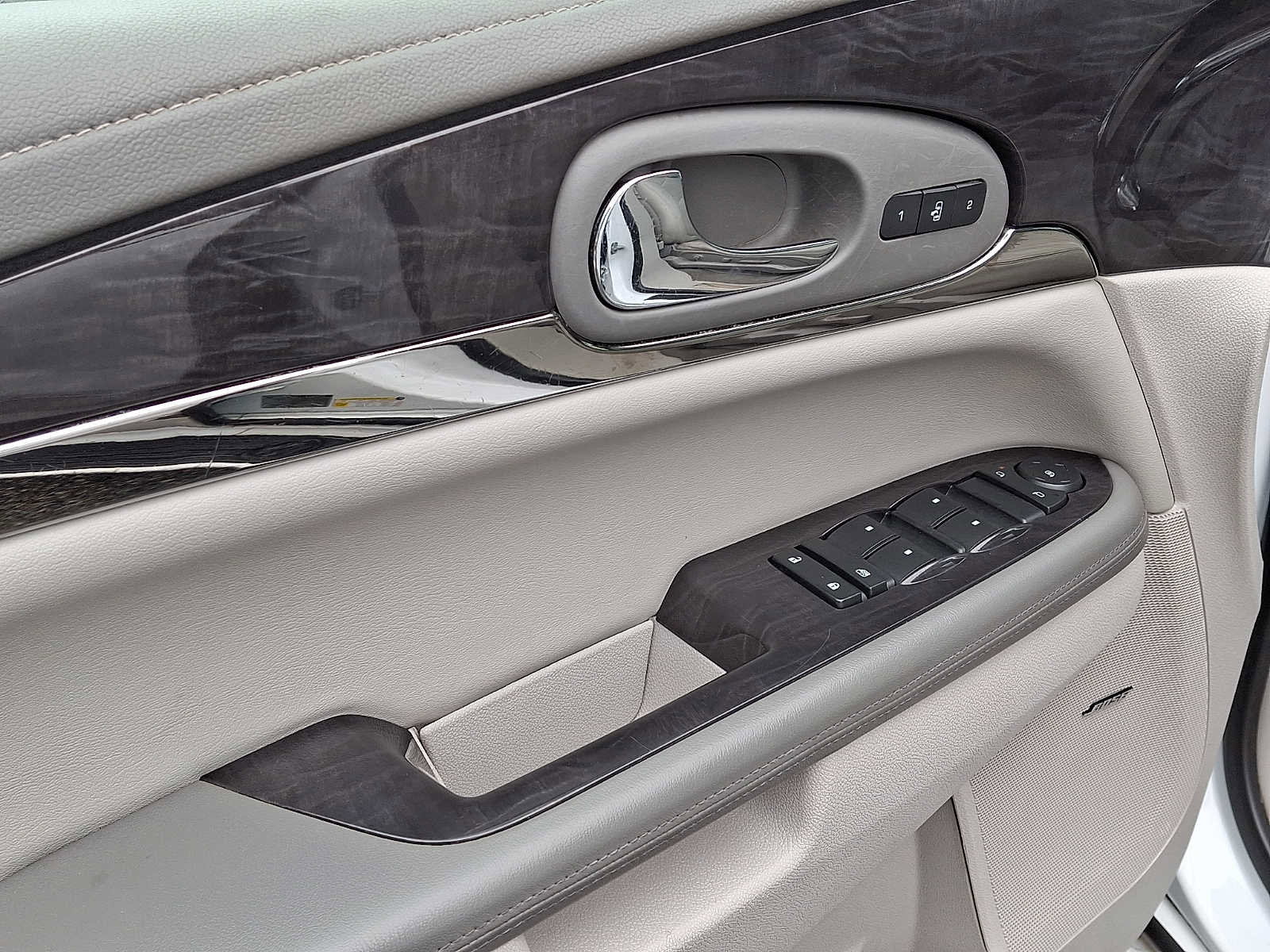 Used 2017 Buick Enclave Leather image 13