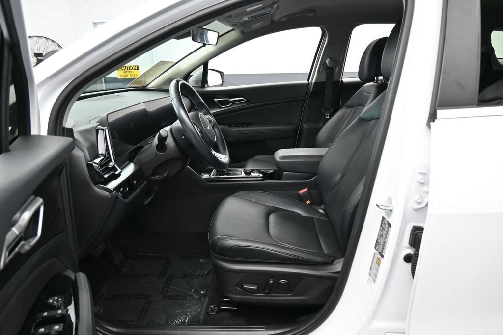 Used 2025 Kia Sportage EX FWD image 11