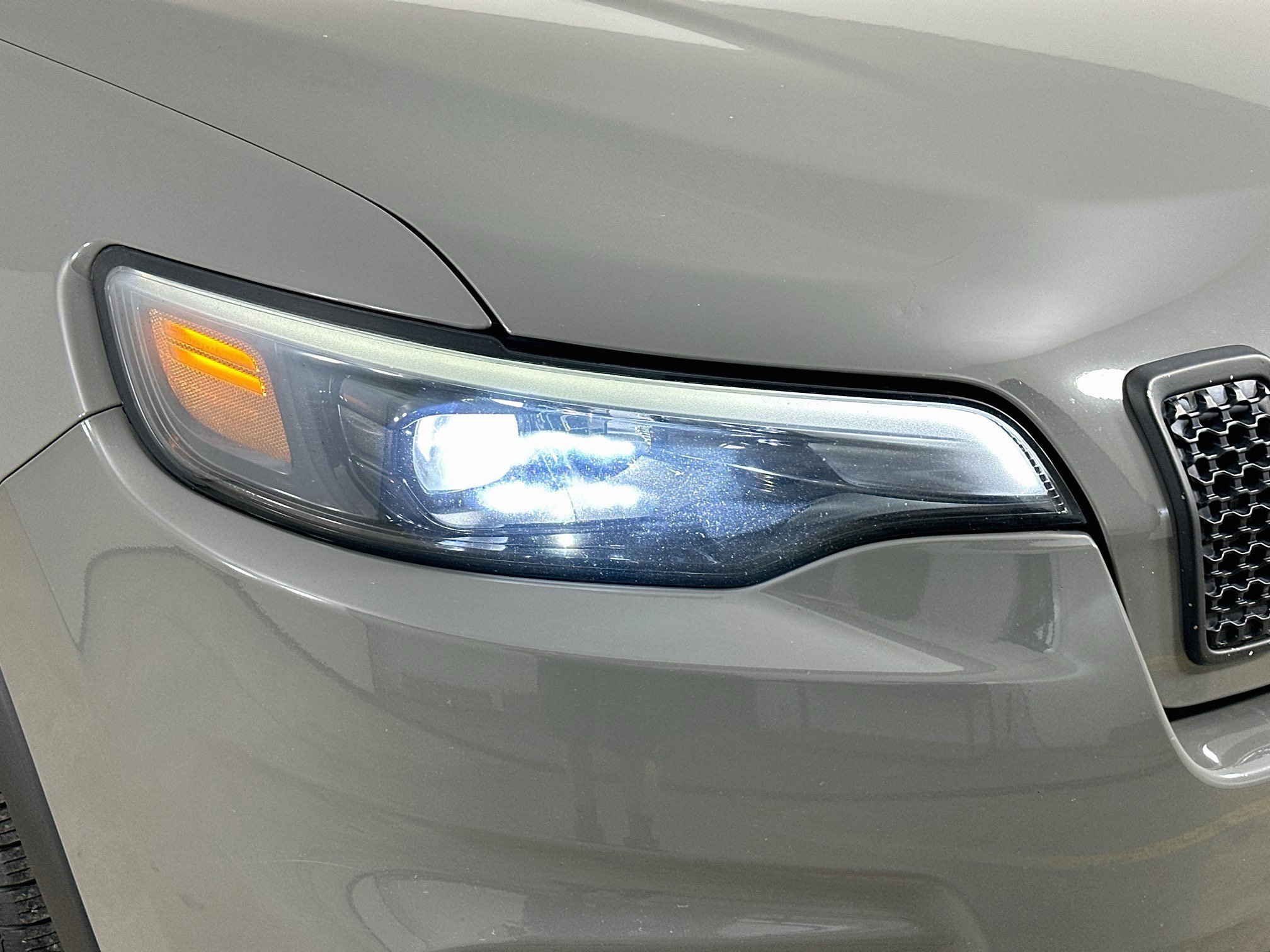 Used 2019 Jeep Cherokee Latitude Plus w/ Comfort/Convenience Group AWD/4WD image 36