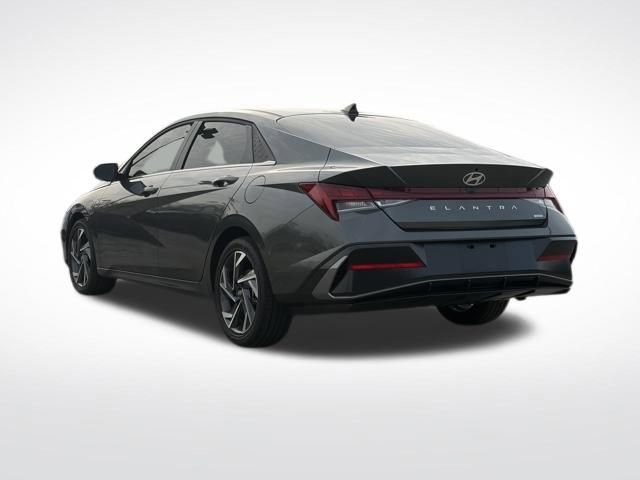 Used 2025 Hyundai Elantra Limited w/ Cargo Package image 26