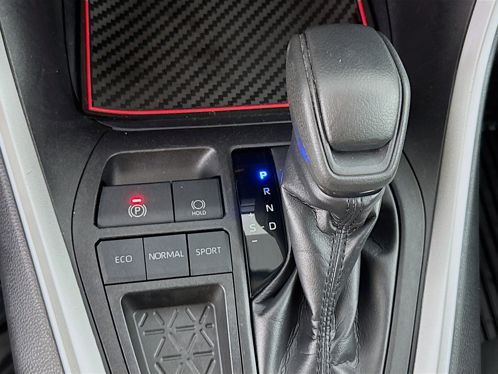 Used 2019 Toyota RAV4 LE FWD image 19