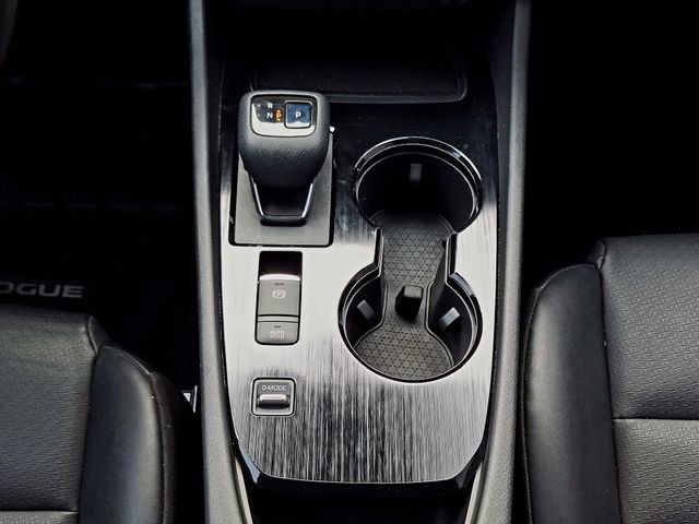 Certified 2021 Nissan Rogue SV w/ Premium Package FWD image 18