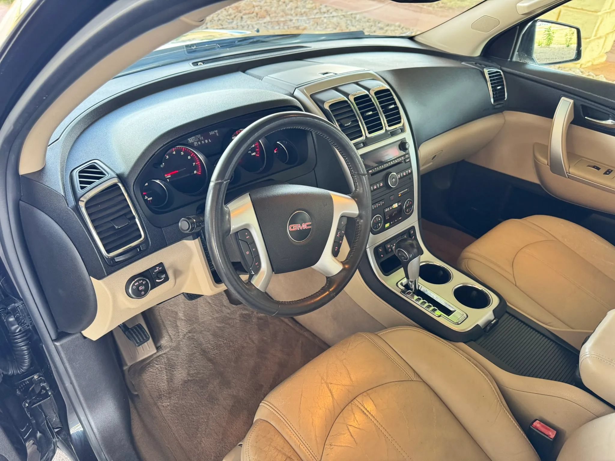 Used 2011 GMC Acadia SLT FWD image 10