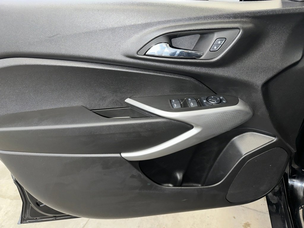 Certified 2024 Chevrolet Trax LS w/ LS Convenience Package image 3