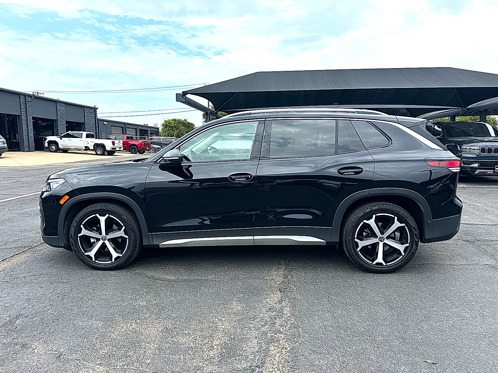 Used 2026 Volkswagen Tiguan SE FWD image 4