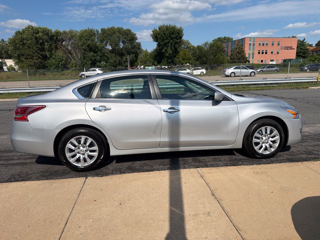 Used 2013 Nissan Altima 2.5 S FWD image 10