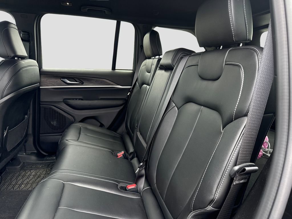 Used 2025 Jeep Grand Cherokee Limited image 19