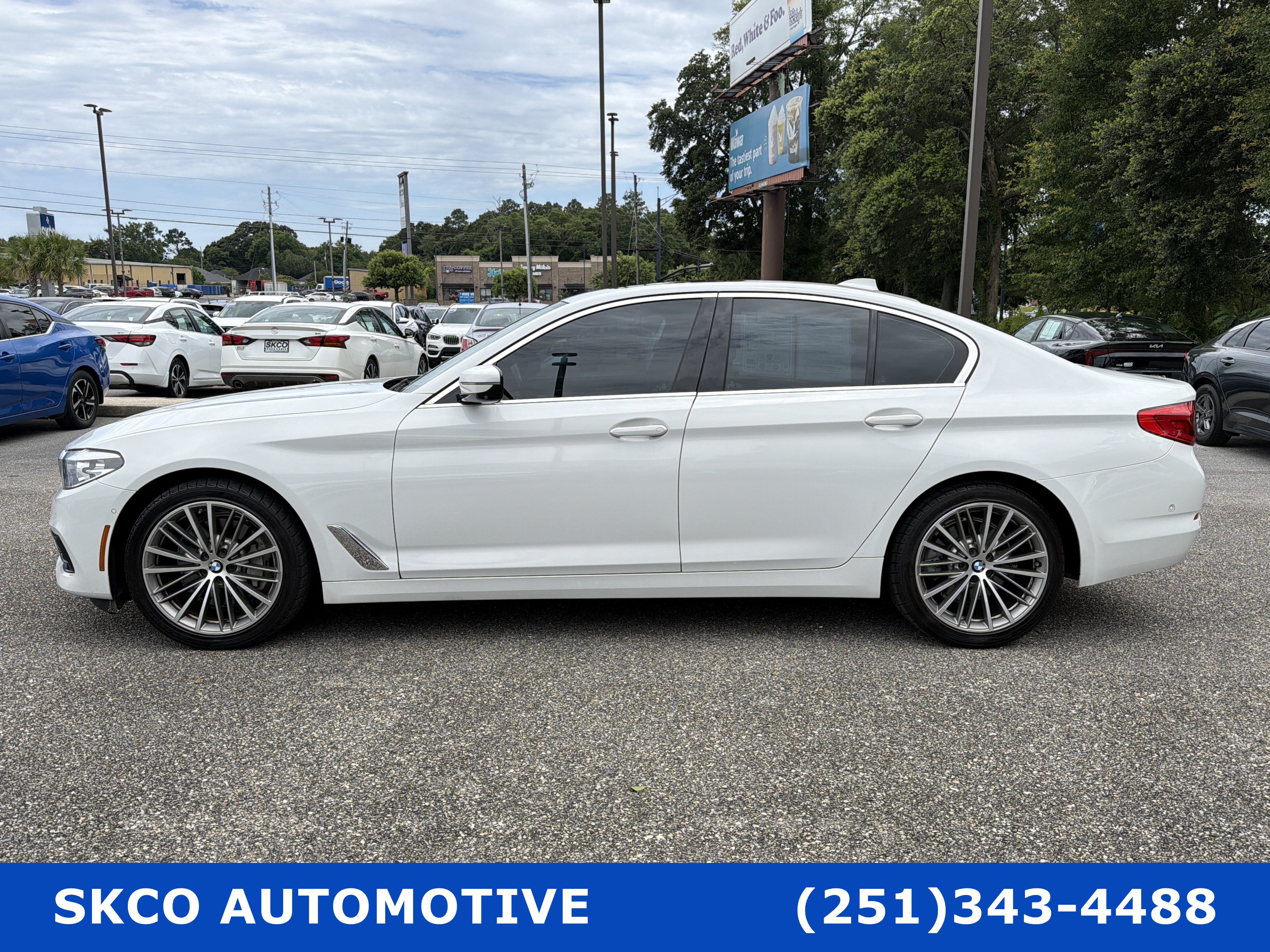 Used 2020 BMW 530i w/ Premium Package RWD image 2
