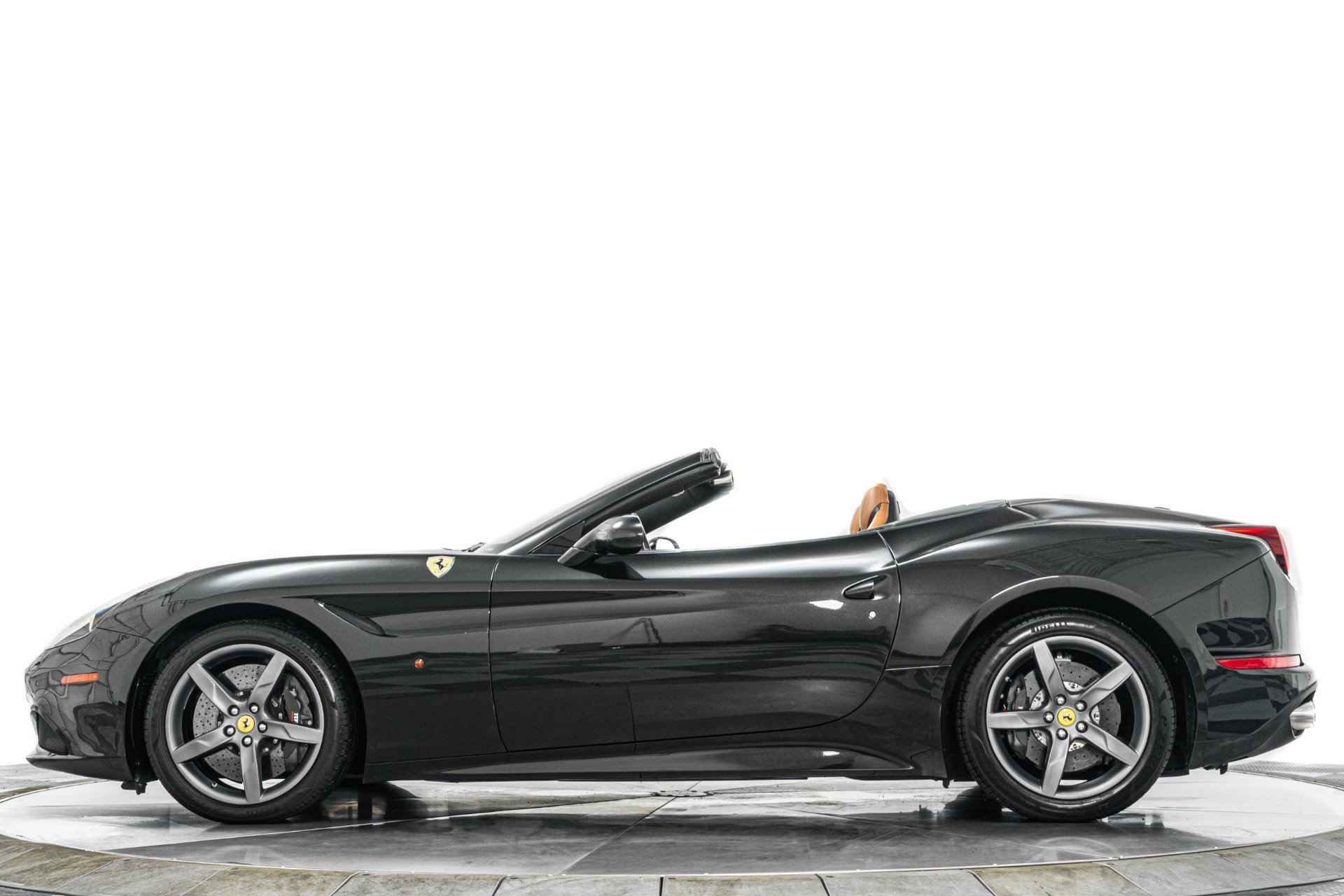 Used 2015 Ferrari California T RWD image 6